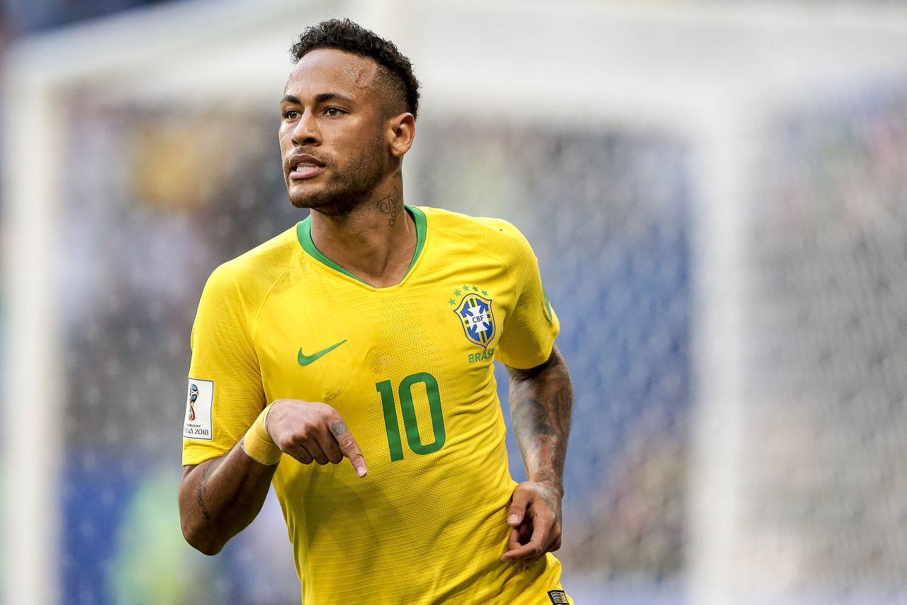 育馆顶棚漏 育馆顶棚漏